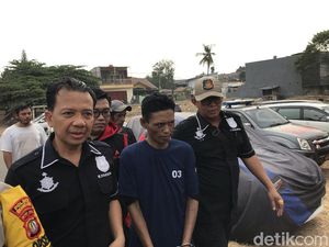 Tangan Diborgol, Jumharyono Jalani Reka Ulang Aksinya Bunuh Istri