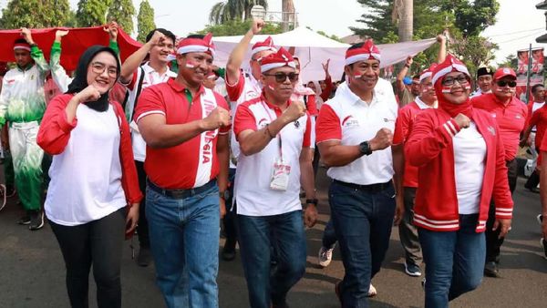 Meriahnya Kirab Merah Putih di Cibinong
