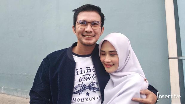 Mandala Shoji dan sang istri