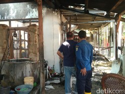 Ditinggal ke Lamaran, Ruko Elektronik di Cirebon Hangus Terbakar