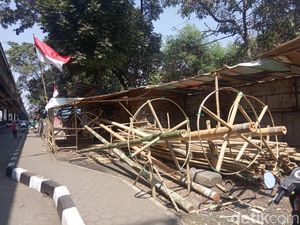 Hari Kemerdekaan, Pedagang Bambu-Pinang di Bandung Ketiban Untung Hari Kemerdekaan, Pedagang Bambu-Pinang di Bandung Ketiban Untung