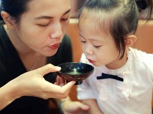 Gara-gara Kebiasaan Ibunya Tiup Makanan, Bocah Ini Kena Radang Perut