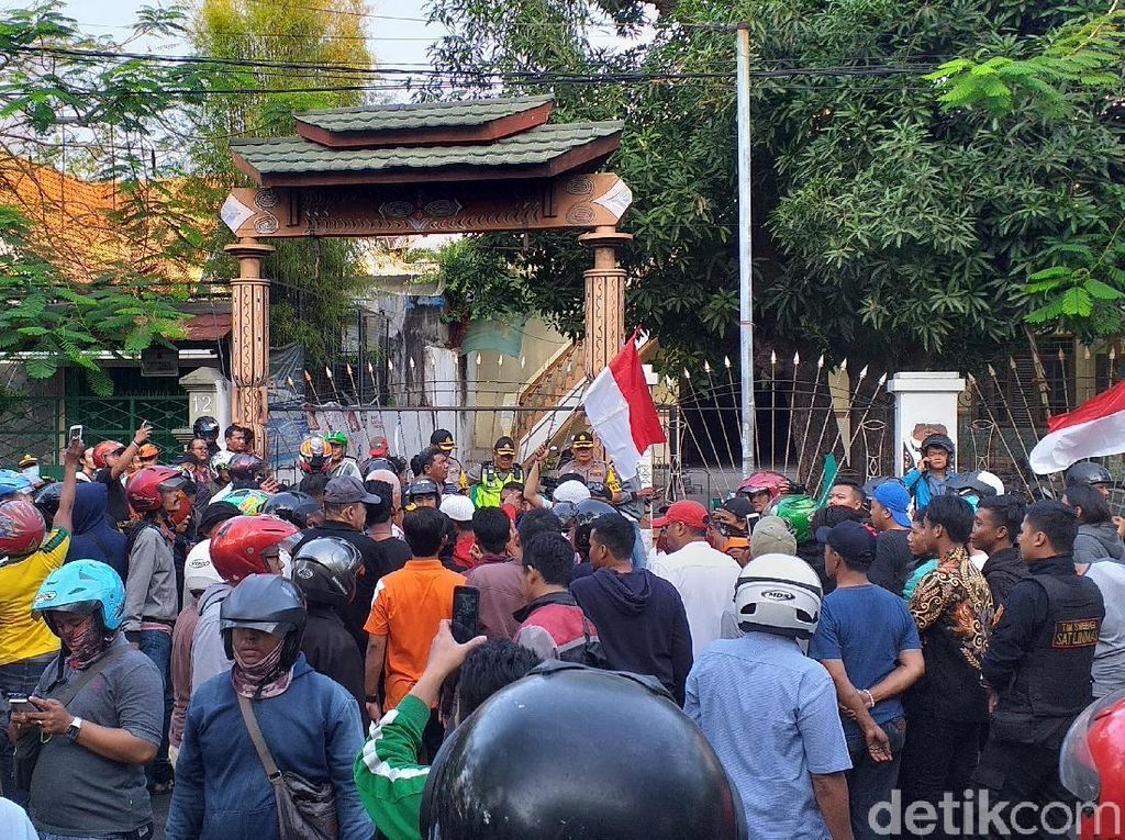 Rusuh Papua usai Insiden di Kota Pahlawan Rusuh Papua usai Insiden di Kota Pahlawan