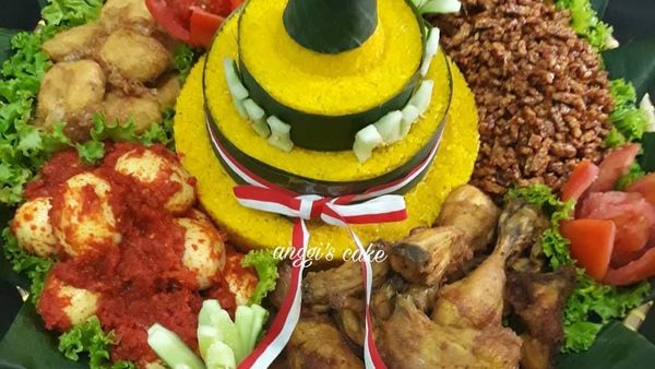 Merdeka! Tumpeng Nasi Kuning Ini Siap Meriahkan 17 Agustus