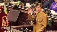 Potret Jokowi Berbaju Adat Sasak Saat Pidato Kenegaraan