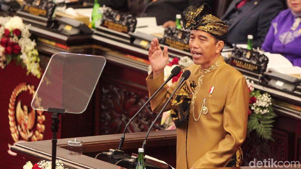 Potret Jokowi Berbaju Adat Sasak Saat Pidato Kenegaraan