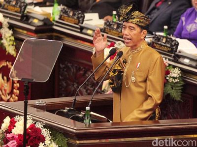 Potret Jokowi Berbaju Adat Sasak Saat Pidato Kenegaraan