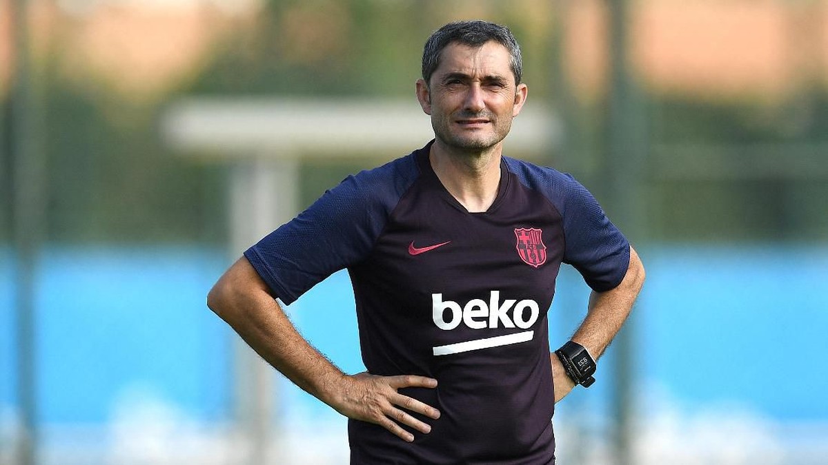 Barcelona dikabarkan ingin memperpanjang kontrak Ernesto Valverde (Foto: David Ramos/Getty Images)
