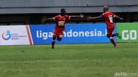 Sementara Badak Lampung keluar dari zona degradasi dengan berada di posisi ke-15 dengan 12 poin dari 13 laga.