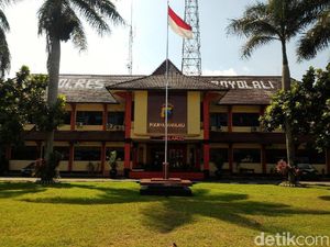 Polisi Selidiki Motif di Balik Teror Lempar Kotoran Sapi di Boyolali Polisi Selidiki Motif di Balik Teror Lempar Kotoran Sapi di Boyolali