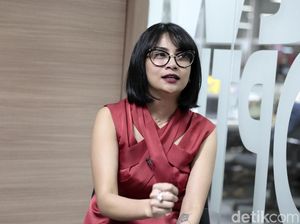 Rebahan di Paha Mantan, Vanessa Angel Bikin Riuh Lagi Rebahan di Paha Mantan, Vanessa Angel Bikin Riuh Lagi