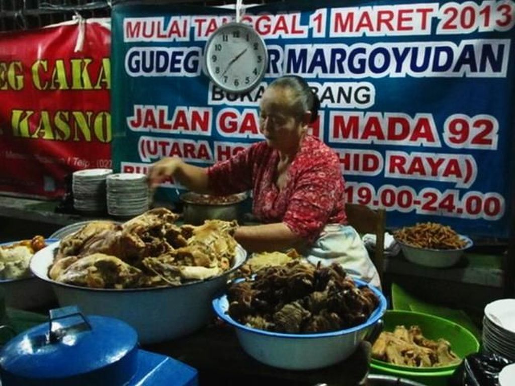 Bakmi, Soto dan Sate di Solo Ini Sudah Kondang Enaknya Puluhan Tahun Bakmi, Soto dan Sate di Solo Ini Sudah Kondang Enaknya Puluhan Tahun