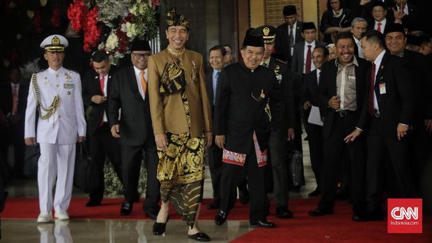 JK memakai baju adat betawi
