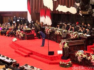 Jokowi Pamer Laporan Keuangan 2016-2018 Raih WTP Jokowi Pamer Laporan Keuangan 2016-2018 Raih WTP