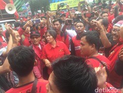 12 Massa Buruh yang Diamankan Polda Metro Jaya Dibebaskan