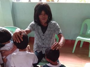 Cerita Ayah Tunggal Pinjam Wig dan Blus untuk Dandan Jadi Wanita di Hari Ibu Cerita Ayah Tunggal Pinjam Wig dan Blus untuk Dandan Jadi Wanita di Hari Ibu