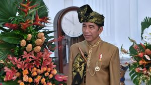 Melihat Lebih Dekat Baju Adat Sasak yang Dipakai Jokowi