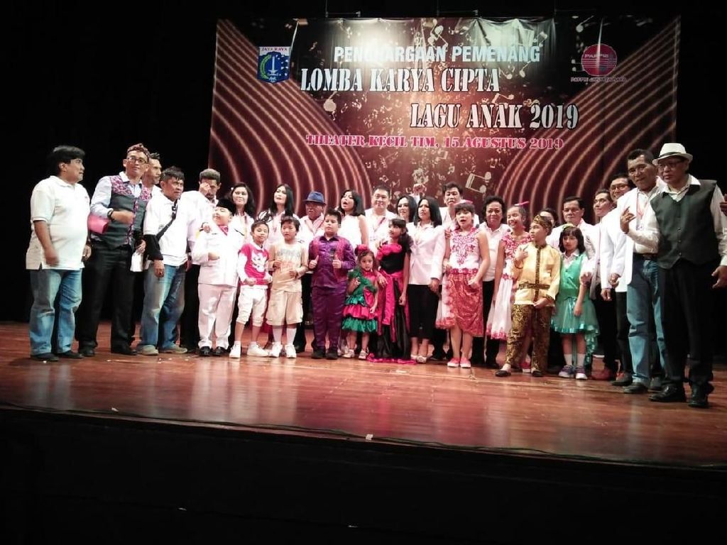 Dianggap Berjasa Ciptakan Lagu Anak, Papa T Bob Diganjar Penghargaan Dianggap Berjasa Ciptakan Lagu Anak, Papa T Bob Diganjar Penghargaan