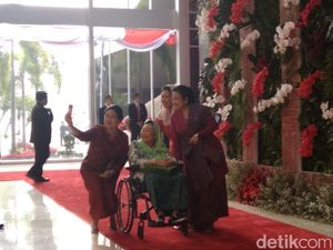 Senyum Mega-Puan dan Sinta-Yenny Wahid Saat Selfie di Sidang Tahunan MPR