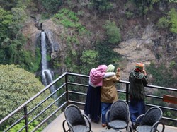 Foto: Merasakan Kesegaran Curug Cimahi