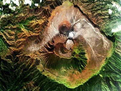 Pesona Indonesia Ketika Difoto dari Luar Angkasa