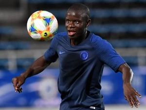 Momen Langka: NGolo Kante Cemberut