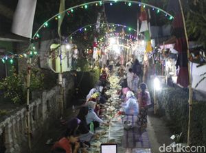 Sambut HUT RI, Warga KBB Santap Liwet Sepanjang 250 Meter