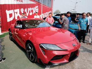 Gibran dan Kaesang Intip Pabrik Toyota dan Jajal Supra