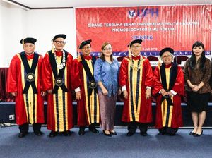 Potret Dosen Untar Dr Dr Yenita SE MM MBA MSi MT MH MPD MAK ME MIKOM MMSI