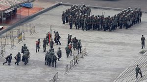 Tentara China Latihan di Perbatasan Hong Kong, Ada Apa?