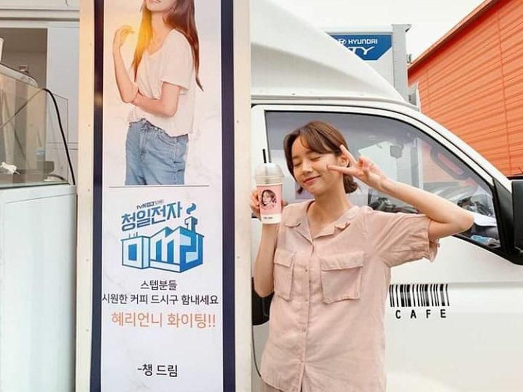 So Sweet! Hyeri Dapat Kiriman Coffee Truck dari Rose Blackpink So Sweet! Hyeri Dapat Kiriman Coffee Truck dari Rose Blackpink