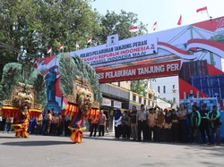 Sinergi Polisi, TNI, dan Stakeholders di Tanjung Perak dalam Sebuah Gapura