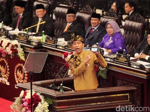 Gimik Jokowi Unjuk Ponsel di Sidang DPD-DPR, Dua Pihak Kena Sentil