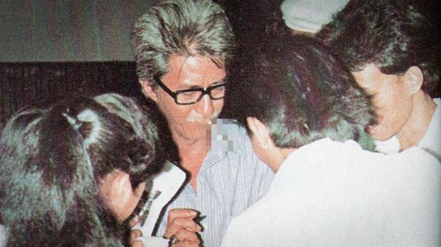 Teguh Karya (tengah).