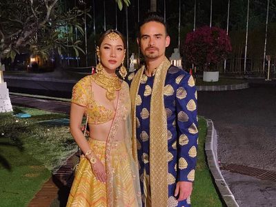 Adu Gaya Artis Bak Bintang Bollywood di Pernikahan Anak Raam Punjabi