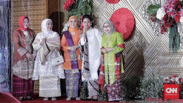 Kebaya juga dipakai ibu-ibu saat di Sidang Tahunan MPR