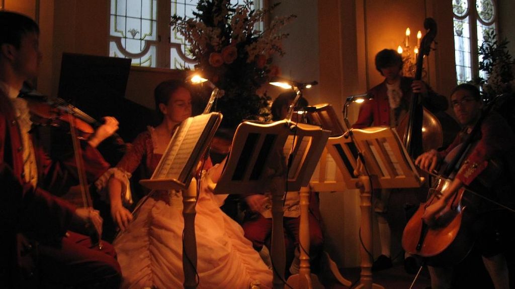 Makan Malam dengan Alunan Mozart di Restoran Berusia 1200 Tahun Makan Malam dengan Alunan Mozart di Restoran Berusia 1200 Tahun