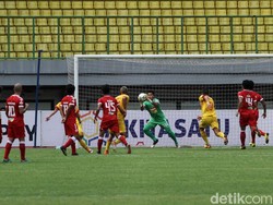 Kemelut di depan gawang Badak Lampung.