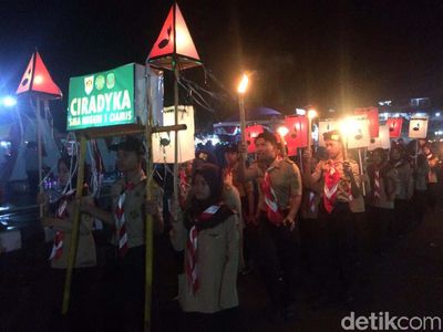 Pawai Obor di Malam Kemerdekaan