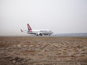 Pesawat Komersial Mendarat Perdana di Runway 3 Soetta Pesawat Komersial Mendarat Perdana di Runway 3 Soetta