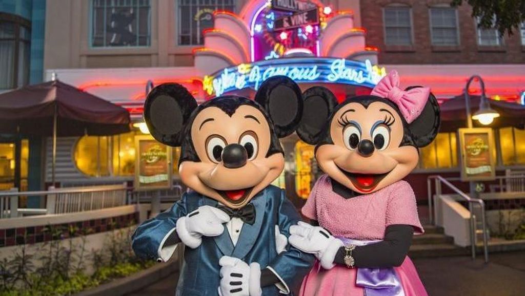 10 Restoran di Disney World Ini Gabungkan Permainan dan Makanan Enak