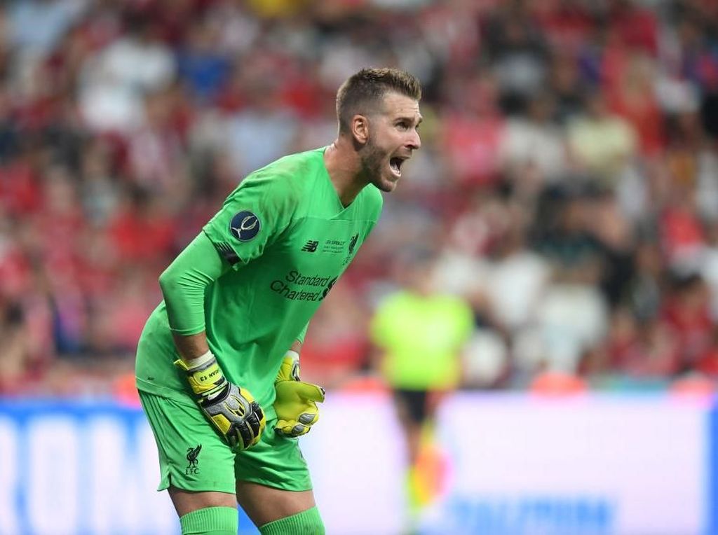 Insiden Adrian: Tiga Kali Beruntun Liverpool Diganggu Penerobos Lapangan Insiden Adrian: Tiga Kali Beruntun Liverpool Diganggu Penerobos Lapangan