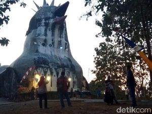 Foto: Bukit Rhema, Gereja Ayam & Wisata Religi Semua Agama