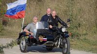 Vladimir Putin Digugat karena Naik Motor Tanpa Helm