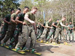 Gelak Tawa di Lomba HUT RI, Prajurit TNI AL Indonesia Vs Marinir AS