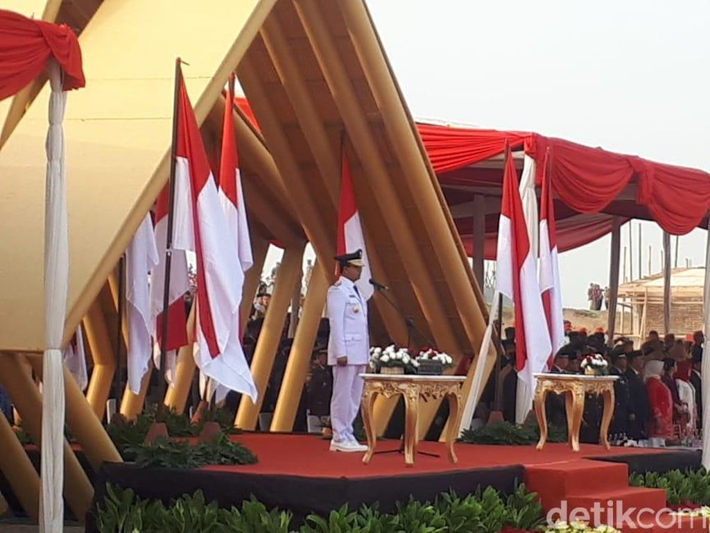 Upacara HUT ke-74 RI di Pulau Reklamasi, Anies: Ini Bukan Lahan Pribadi Upacara HUT ke-74 RI di Pulau Reklamasi, Anies: Ini Bukan Lahan Pribadi
