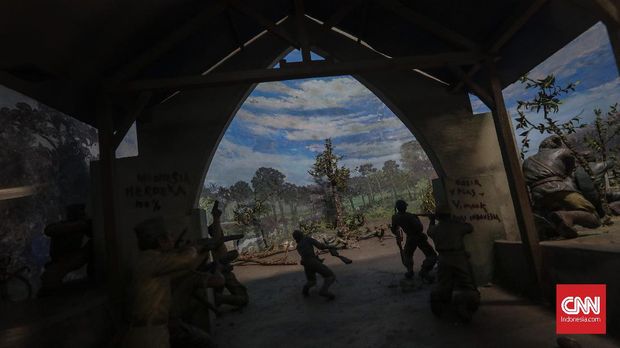 Dalam masa penjajahannya, bangsa ndonesia menjadi korban kerja paksa, tanam paksa hingga perampasan kekayaan harta benda, hasil bumi dan tentu saja nyawa oleh pihak penjajah