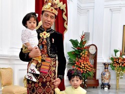 Jan Ethes Pakai Sepatu Gucci di HUT ke-74 RI, Netizen Salah Fokus