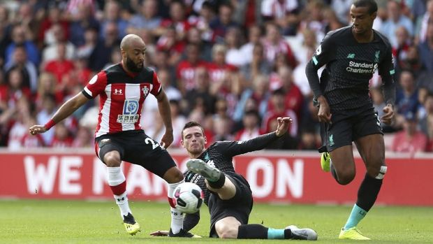 Liverpool kalahkan Southampton 2-1.