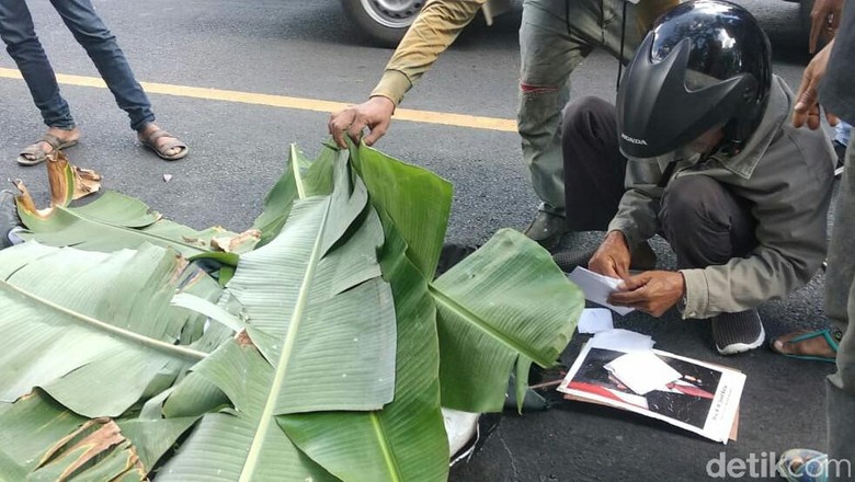 Siswa di Banyuwangi Tewas Kecelakaan Sambil Peluk Foto Jokowi